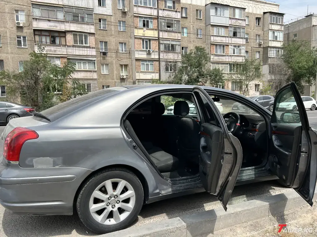 Toyota Avensis, 2004