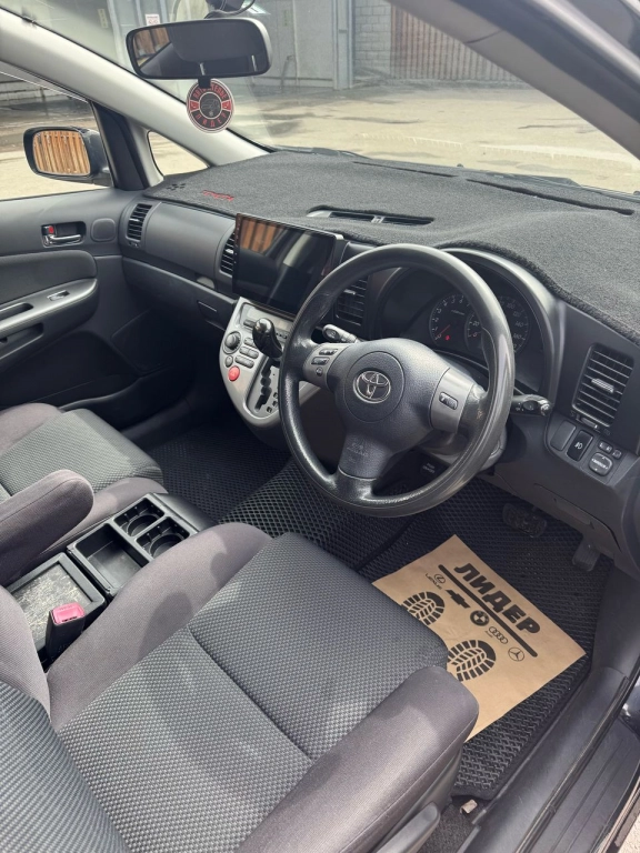 Toyota Wish, 2004, 1.8