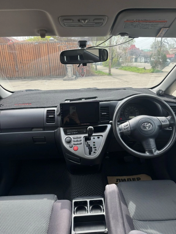 Toyota Wish, 2004, 1.8