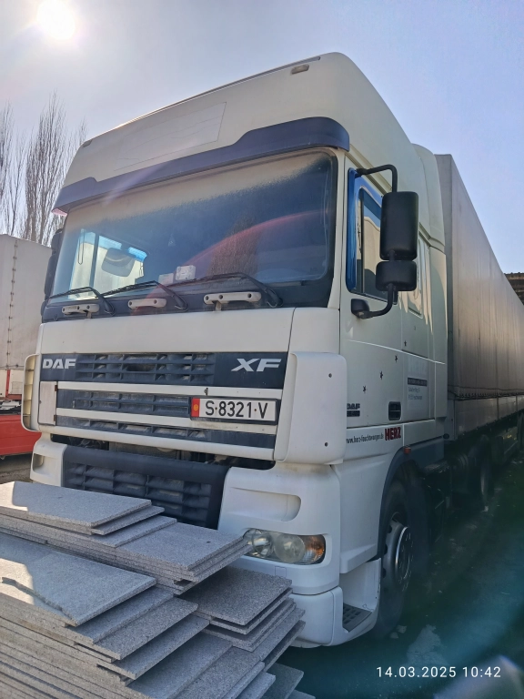 Продаю ДАФ-TE95XF, 2006 г. Тентованный