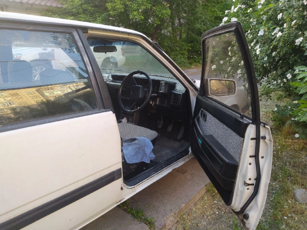 Mazda 626, 1984, 2.0