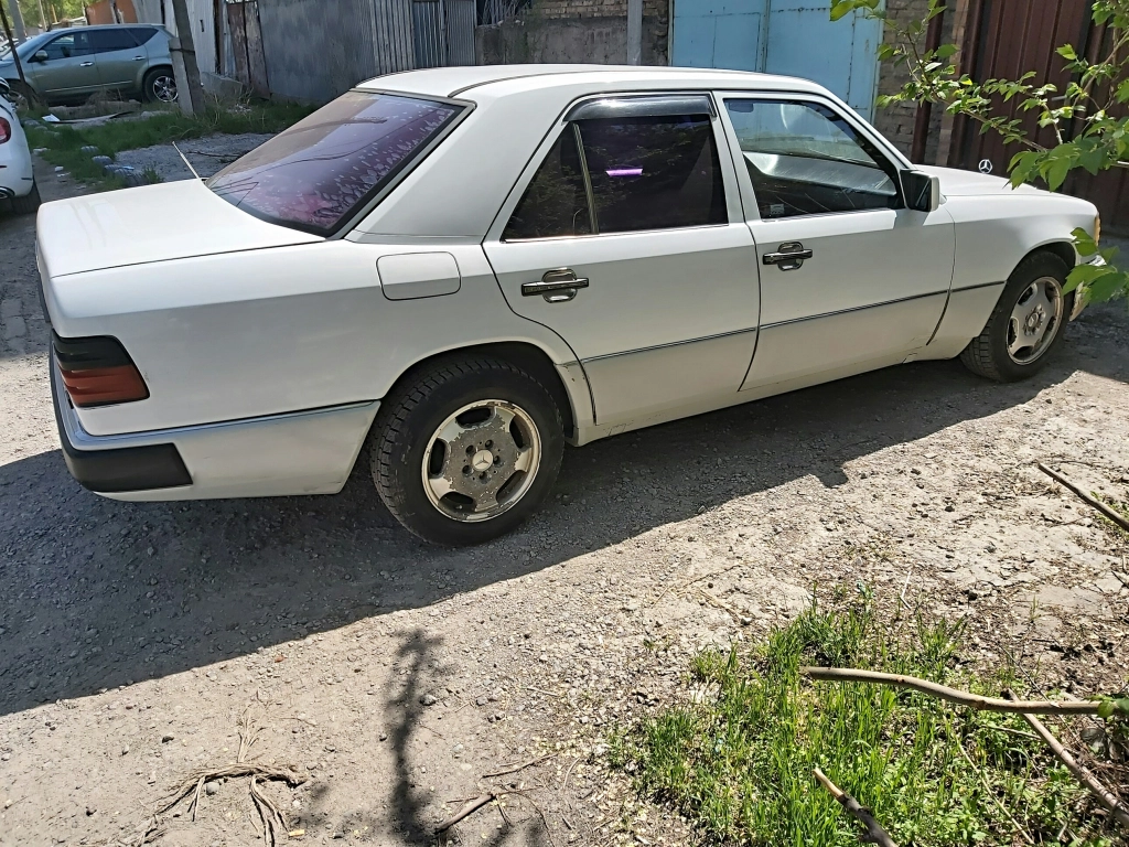 Mercedes-Benz W124, 1991, 2.3