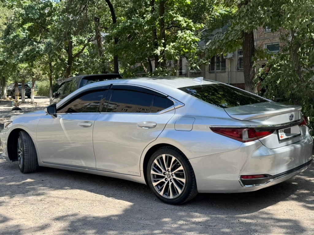 Lexus ES, 2019