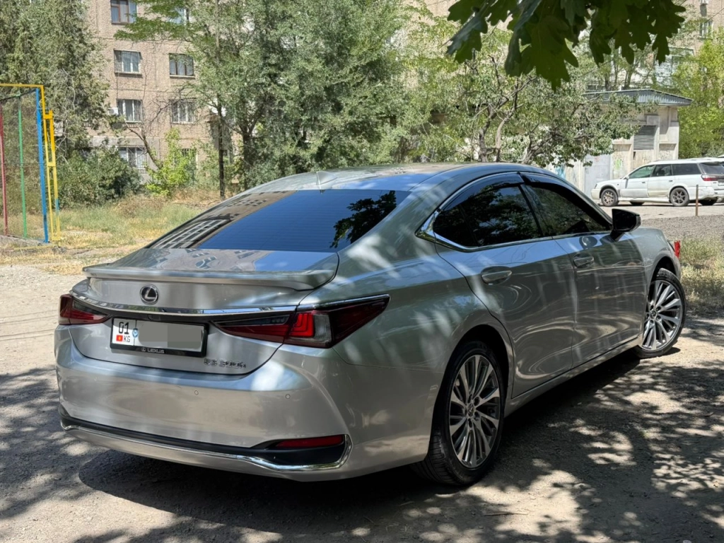 Lexus ES, 2019