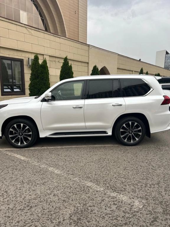 Lexus LX, 2021, 5.7