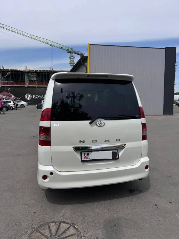 Toyota Noah, 2004, 2.0