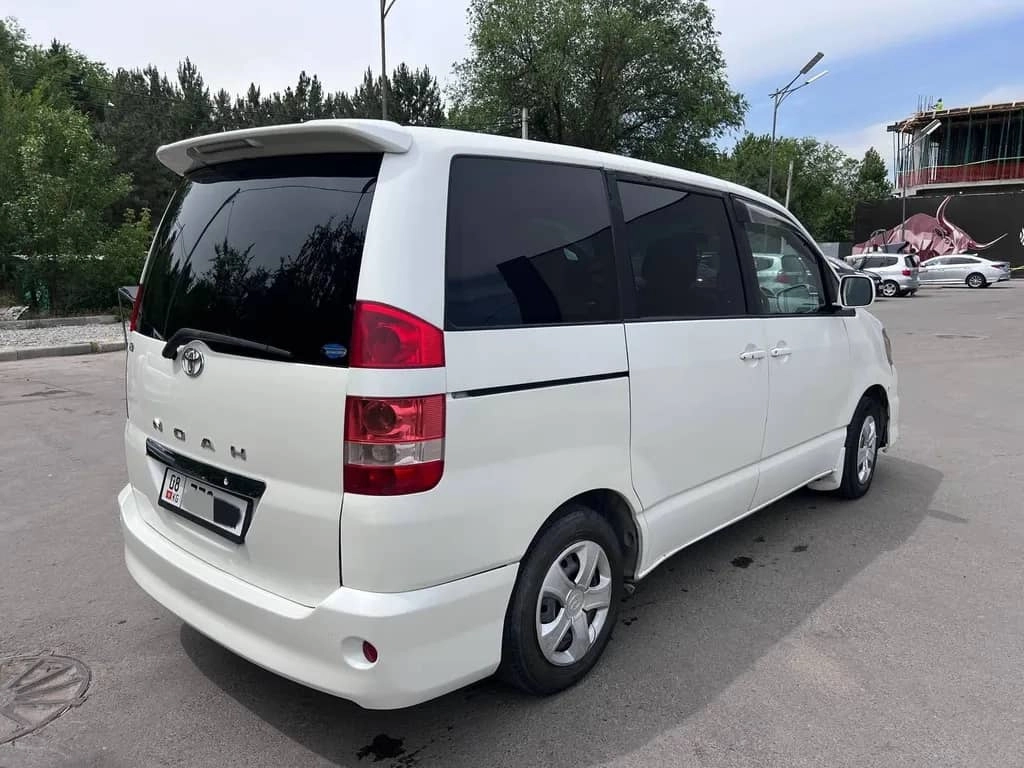 Toyota Noah, 2004, 2.0