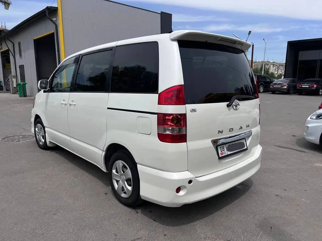 Toyota Noah, 2004, 2.0