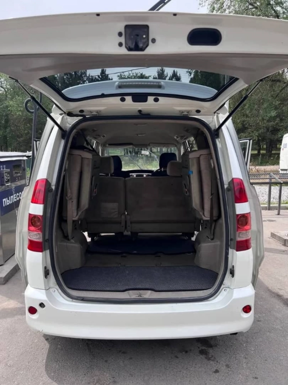 Toyota Noah, 2004, 2.0