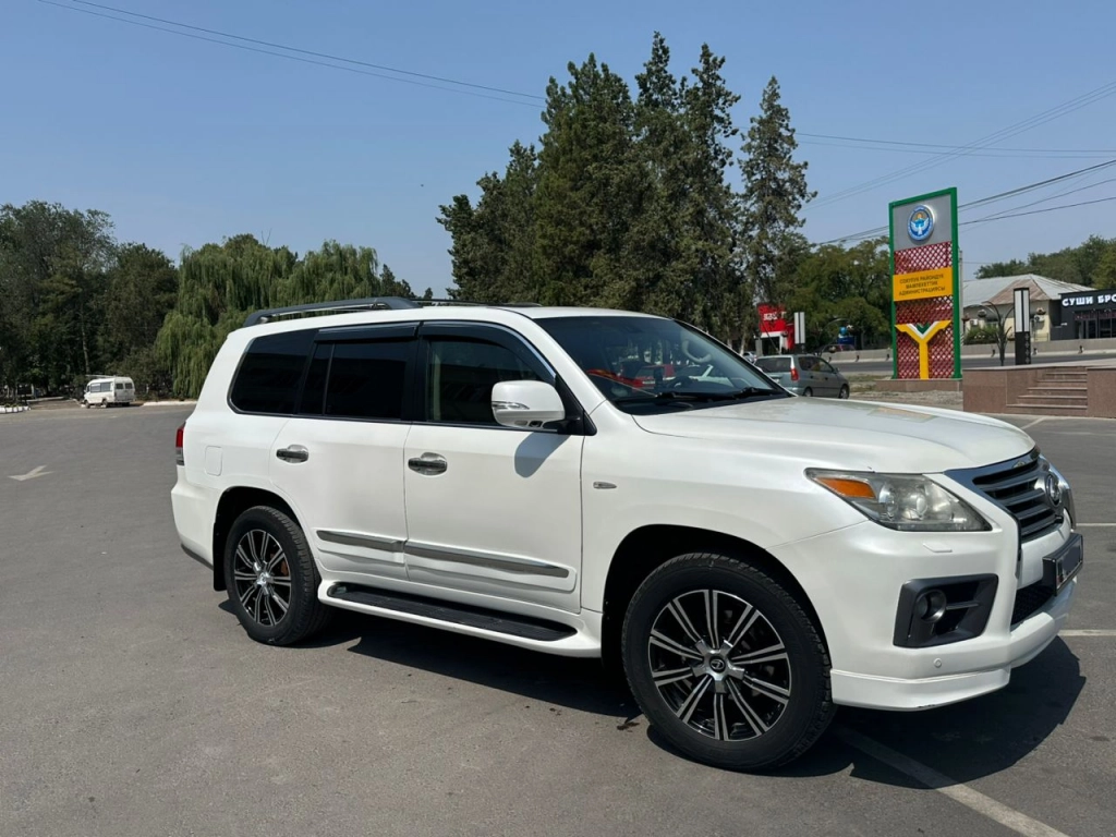 Lexus LX, 2010, 5.7