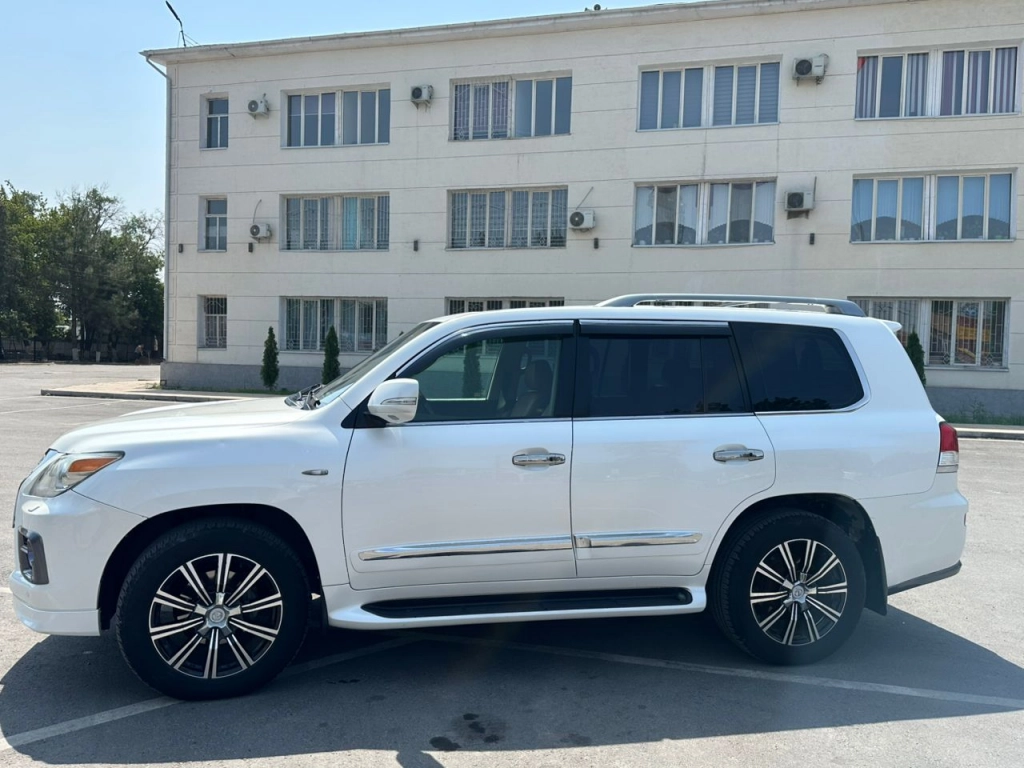 Lexus LX, 2010, 5.7