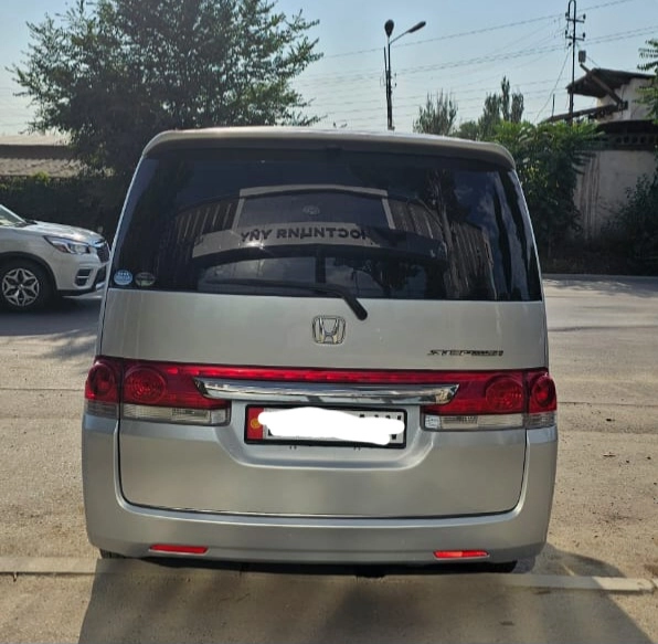 Honda Stepwgn, 2005, 2.0