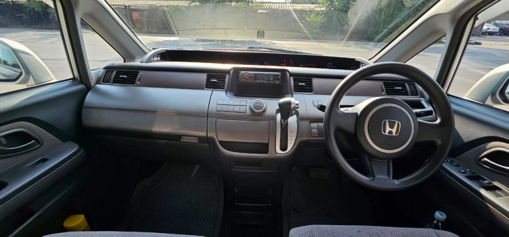 Honda Stepwgn, 2005, 2.0