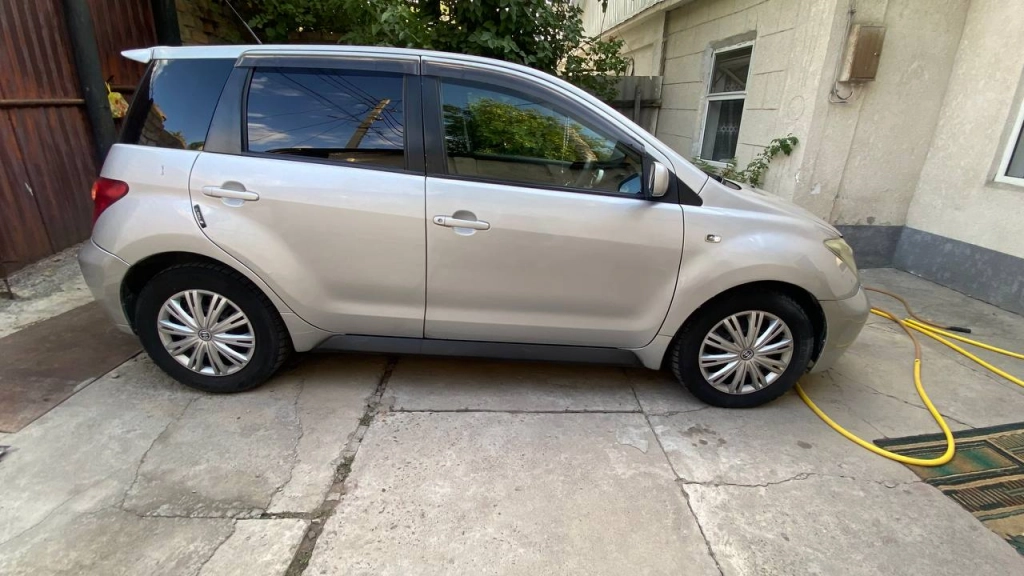 Toyota Ist, 2002, 1.5