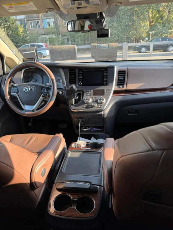 Toyota Sienna, 2018, 3.5