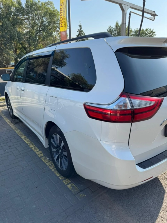 Toyota Sienna, 2018, 3.5