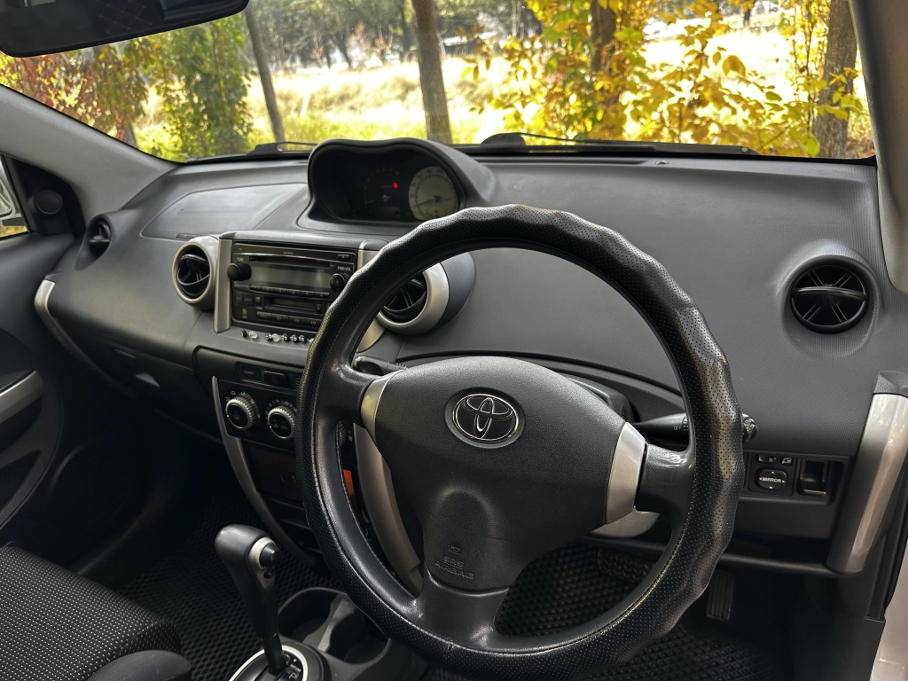 Toyota Ist, 2003, 1.3