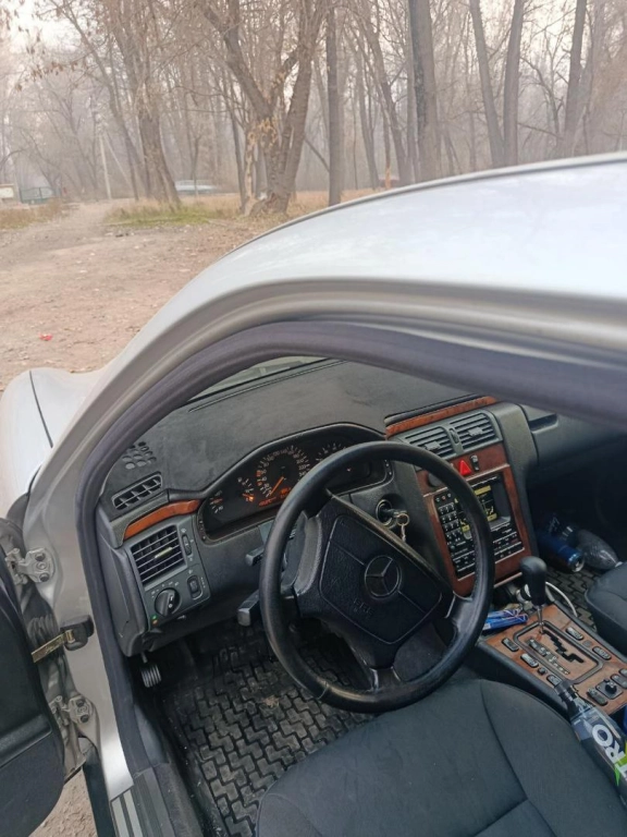 Mercedes-Benz E-Класс, 1998, 3.7