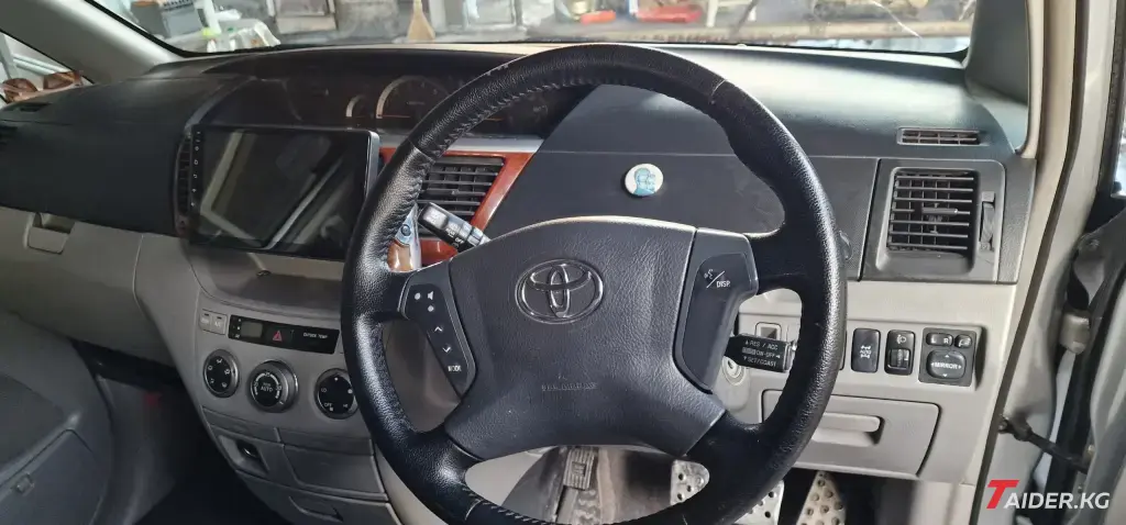 Toyota Noah, Бензин, 2.0