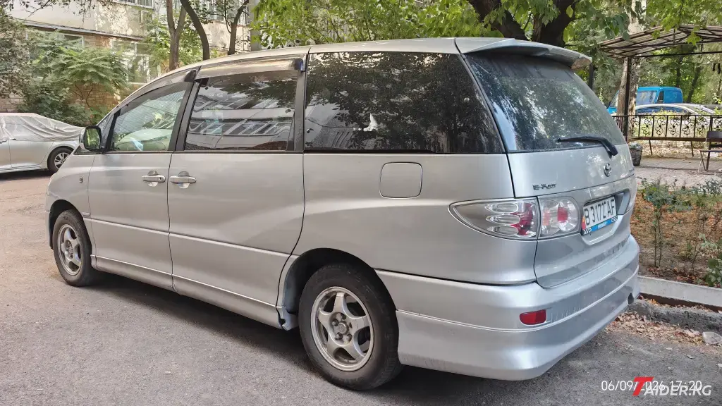 Toyota Estima, 2001