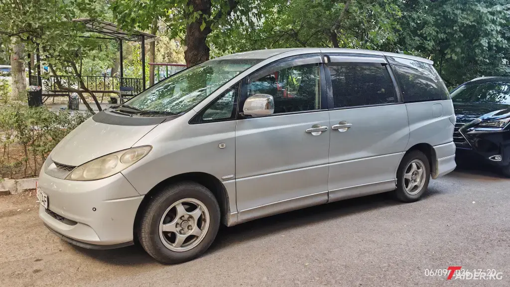 Toyota Estima, 2001
