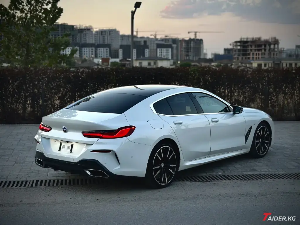 BMW 8 серии, 2022