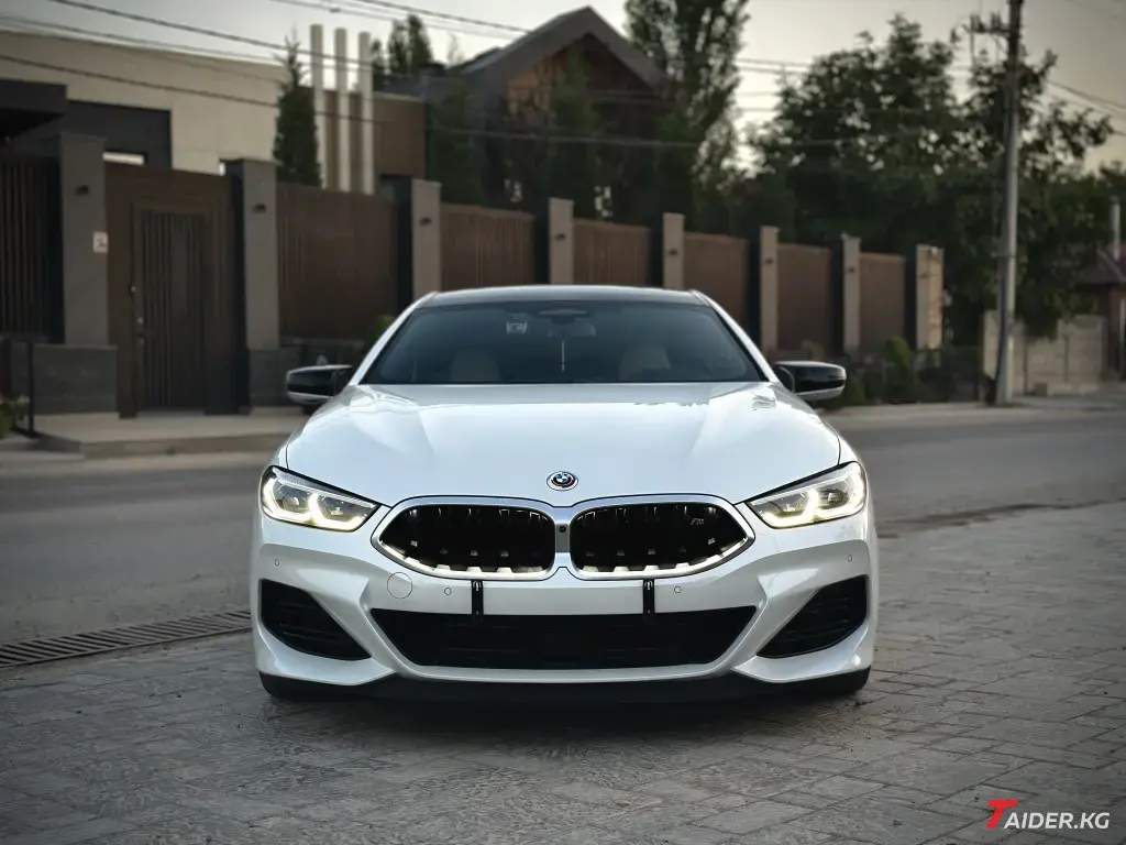 BMW 8 серии, 2022