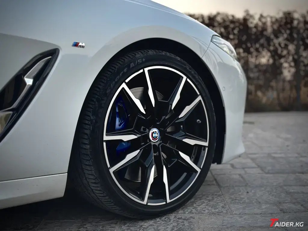BMW 8 серии, 2022