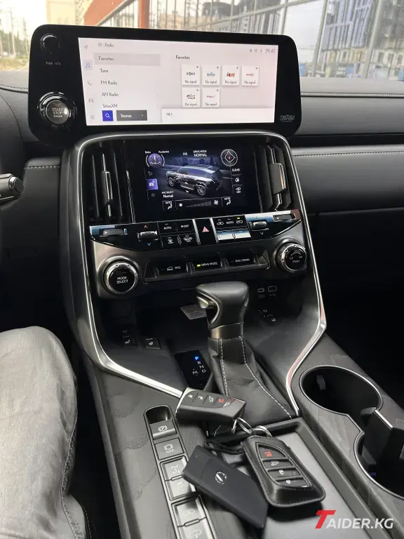 Lexus LX, 2022