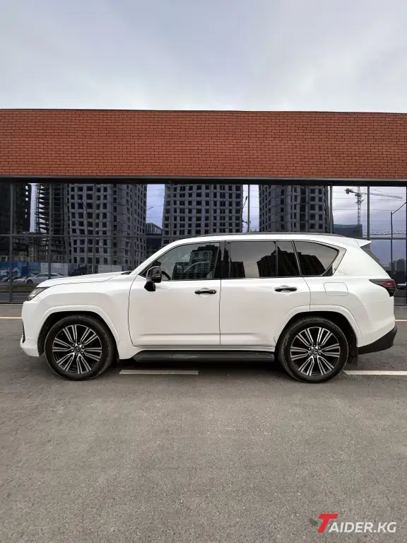 Lexus LX, 2022